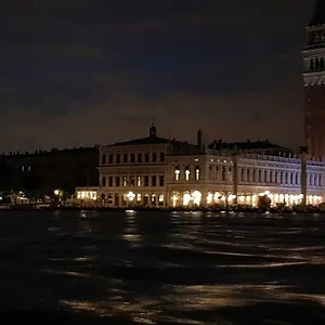 Apartment Mariangela Artist's, Venice